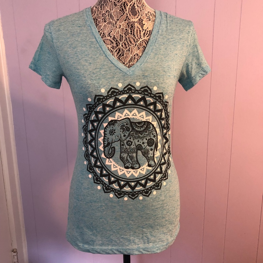 🙀last chance🙀 Elephant v-neck T-shirt